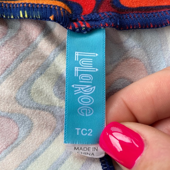 LULAROE Women’s Multi-Colored Wavy Leggings Size TC2 18+ - Picture 3 of 5